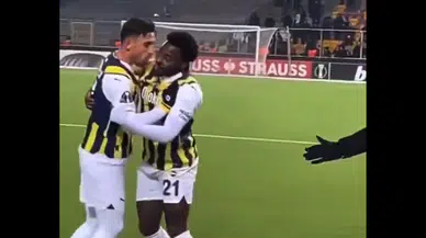 İrfan Can Kahveci taraftarın üzerine böyle yürüdü!