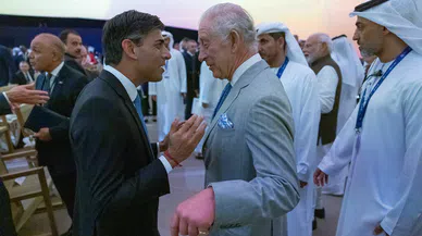 Kral Charles'tan Yunanistan'a kravatlı destek