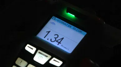 Polisler ehliyetine el koydu o pavyona gidemiyorum diye üzüldü