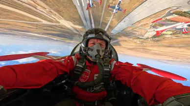 Hava Kuvvetleri Komutanı Türk Yıldızları kokpitinde