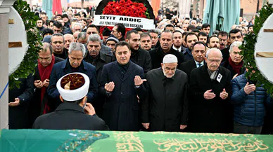 Ali Babacan'ın annesinin cenazesi toprağa verildi