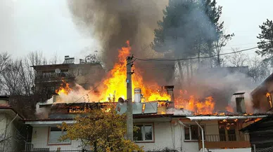 Bolu'da evde çıkan yangın 4 eve sıçradı