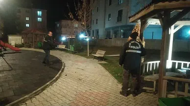 Çocuk parkında bıçaklı kavga ettiler! 1 yaralı