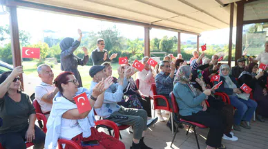 Mavi ev sakinleri Atatürk’ü andı