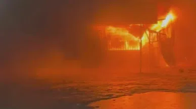 Hatay'da prefabrik iş yeri alev alev yandı