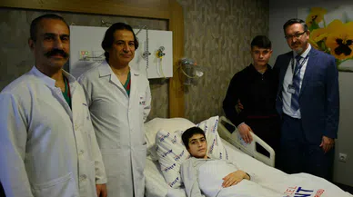 Anne ve babasını kaybeden Enes'e sağlıçılardan jest  