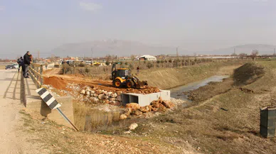 Elmalı Bayralar Mahallesi’nde köprü inşaatına başlandı