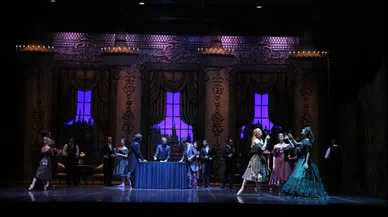 ‘KAMELYALI KADIN’  SON KEZ SAHNEDE