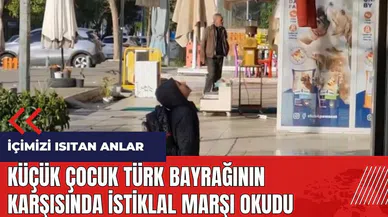 Küçük çocuk Türk bayrağının karşısında İstiklal Marşı okudu