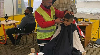 Muratpaşa'nın gönüllü kuaförleri deprem bölgesinde