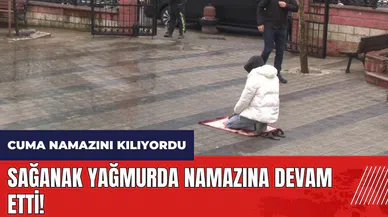 Sağanak yağmurda namazına devam etti!