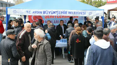 Şehitler için helva dağıtıldı