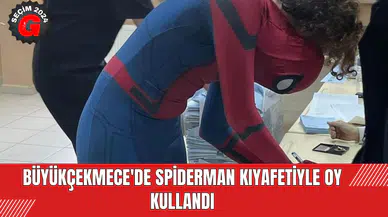 Büyükçekmece'de Spiderman Kıyafetiyle Oy Kullandı