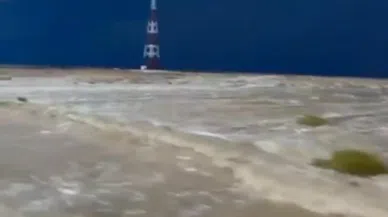 Umman’da ilginç görüntüler  Çöl denize döndü