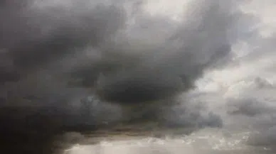 Şiddetli rüzgara kapılan dev çadır uçtu: 1 yaralı