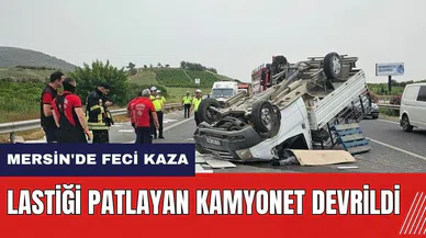 Mersin'de feci kaza! Lastiği patlayan kamyonet devrildi