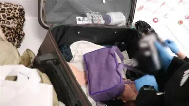 Havalimanında operasyon: Kokaini sakladıkları yeri görünce şok oldular!