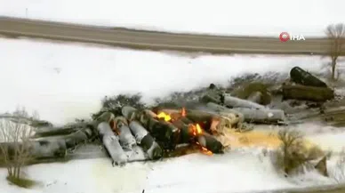 ABD'de yük treni raydan çıktı, vagonlar alev aldı