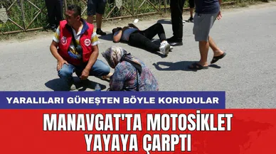 Manavgat'ta motosiklet yayaya çarptı: Yaralıları güneşten böyle korudular