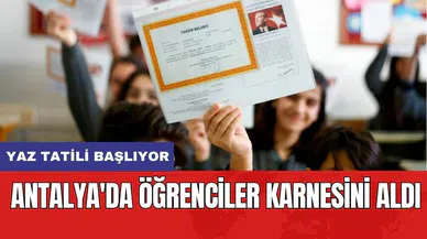 Antalya'da öğrenciler karnesini aldı