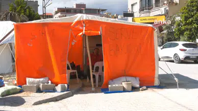 Samandağ’da marketi yıkılan esnaf “çadır bakkal” açtı