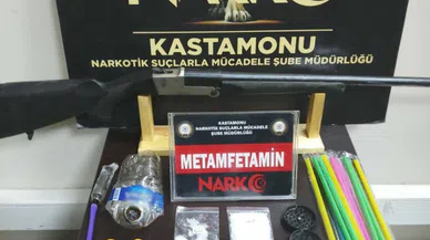 Polisi görünce uy*şturucuyu arabanın camından attı ama köpekten kaçamadı