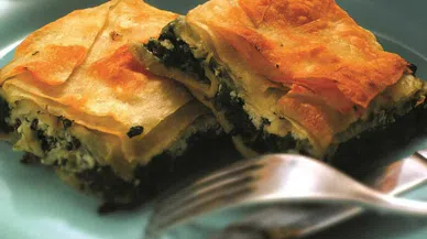 Antalya ıspanaklı kuru börek nasıl yapılır? Ispanaklı kuru börek tarifi