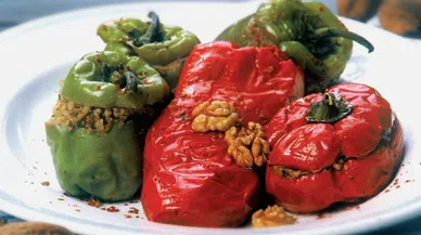 Antalya cevizli biber dolması nasıl yapılır? Cevizli biber dolması tarifi