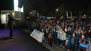 Sunay Akın Antalyalılarla  buluştu