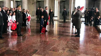 Bakan Özer, Anıtkabir'de  
