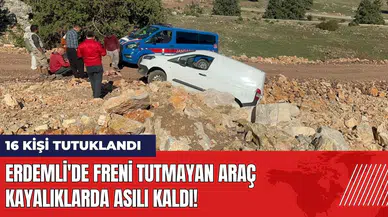 Erdemli'de freni tutmayan araç kayalıklarda asılı kaldı!