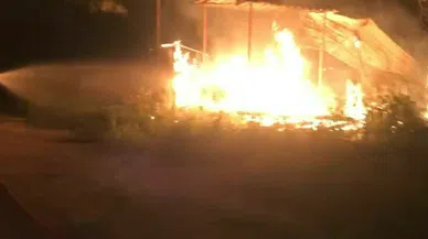 Antalya'da korkutan yangın: Baraka küle döndü