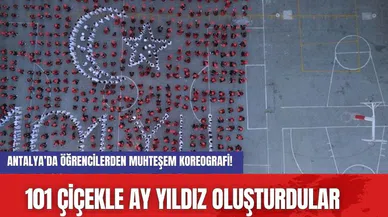Antalya’da Öğrencilerden Muhteşem Koreografi! 101 Çiçekle Ay Yıldız Oluşturdular