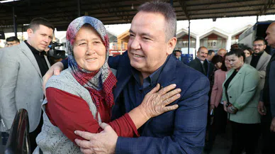 Başkan Böcek’ten hal esnafına ziyaret