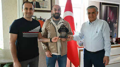 Başkan Topaloğlu’na plaket