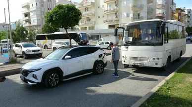 SERVİS OTOBÜSÜ OTOMOBİLLE ÇARPIŞTI