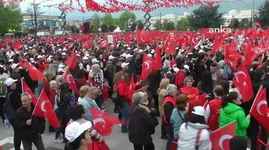 Düzceli genç: Onlar taş attı, biz çiçek atacağız