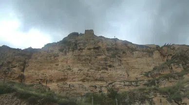 Tarihi kalede korkunç şekilde can verdi