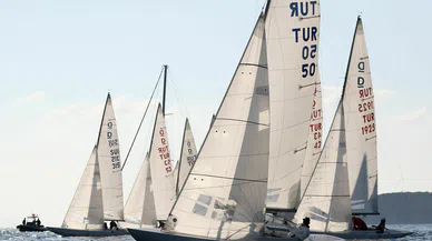 Kraliyet teknesi Bluebottle, 2023 Dragon Açık Türkiye Şampiyonası'nın birincisi oldu