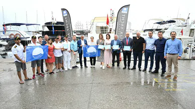 Tekneler de bayraklandı  