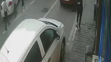 Fren yerine gaza bastı, çarptığı kişiyi metrelerce sürükledi