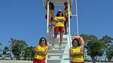 Erkekler boğulma numarası yapıyorlar, yanına gidince sohbet konusu açıyorlar