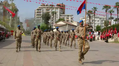 Mersin’de Zafer Bayramı Coşkusu F-16 Gösterisiyle Taçlandı