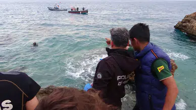 Antalya'da Sahilde Acı Manzara! Kot Pantolonuyla Girdiği Denizden Cansız Bedeni Çıktı!