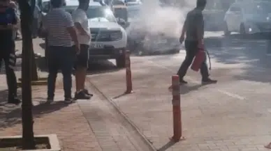 Alanya’da Otomobil Son Anda Kurtarıldı: Sürücü Durdurdu, Vatandaş Söndürdü