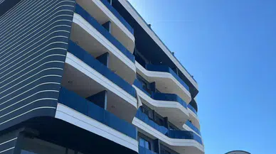 Alanya'da Evde Otururken Kabusu Yaşadılar! Tavan Üzerlerine Çöktü