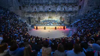 Aspendos’ta Maarif Rüzgarı: Öğretmenler Sanat İçin Sahneye Çıktı