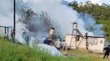 Kumluca'da Yaşlı Çiftin Evi Dakikalar İçinde Küle Döndü