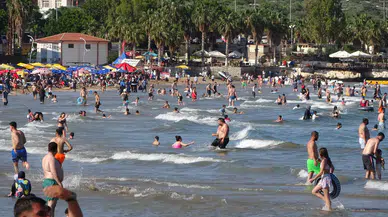 Akdeniz’de Bayram Bereketi: Mersin Sahilleri Doldu Taştı, Deniz Sezonu Açıldı!