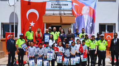 Antalya’da Miniklere Trafik Bilinci: İl Emniyet Müdürü Zaimoğlu’ndan Ödül Yağmuru
